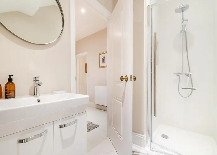 Holiday home Mulgrave House