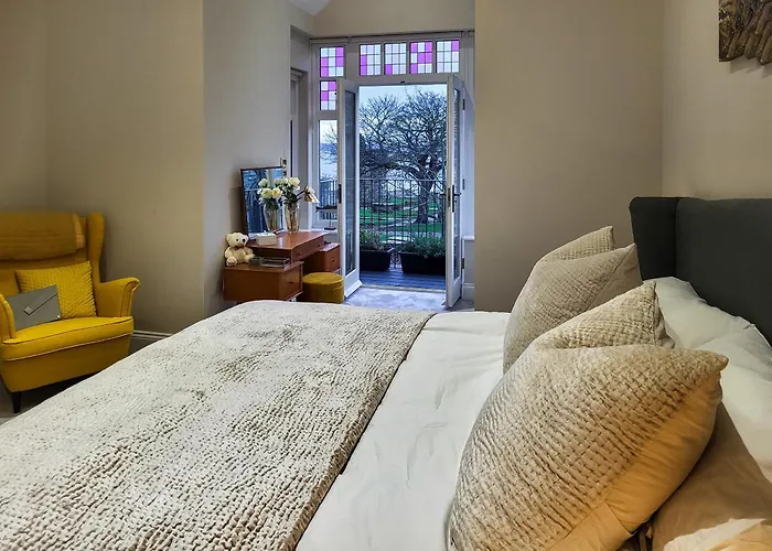 Holiday home Mulgrave House *